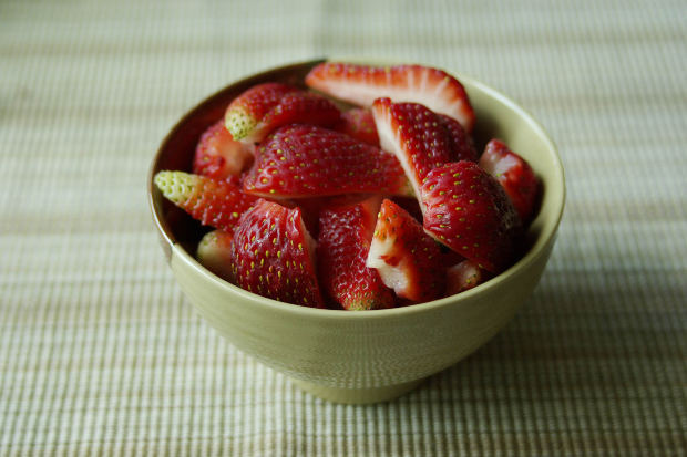 Turn a bowl of strawberries into a different bowl of strawberries. 